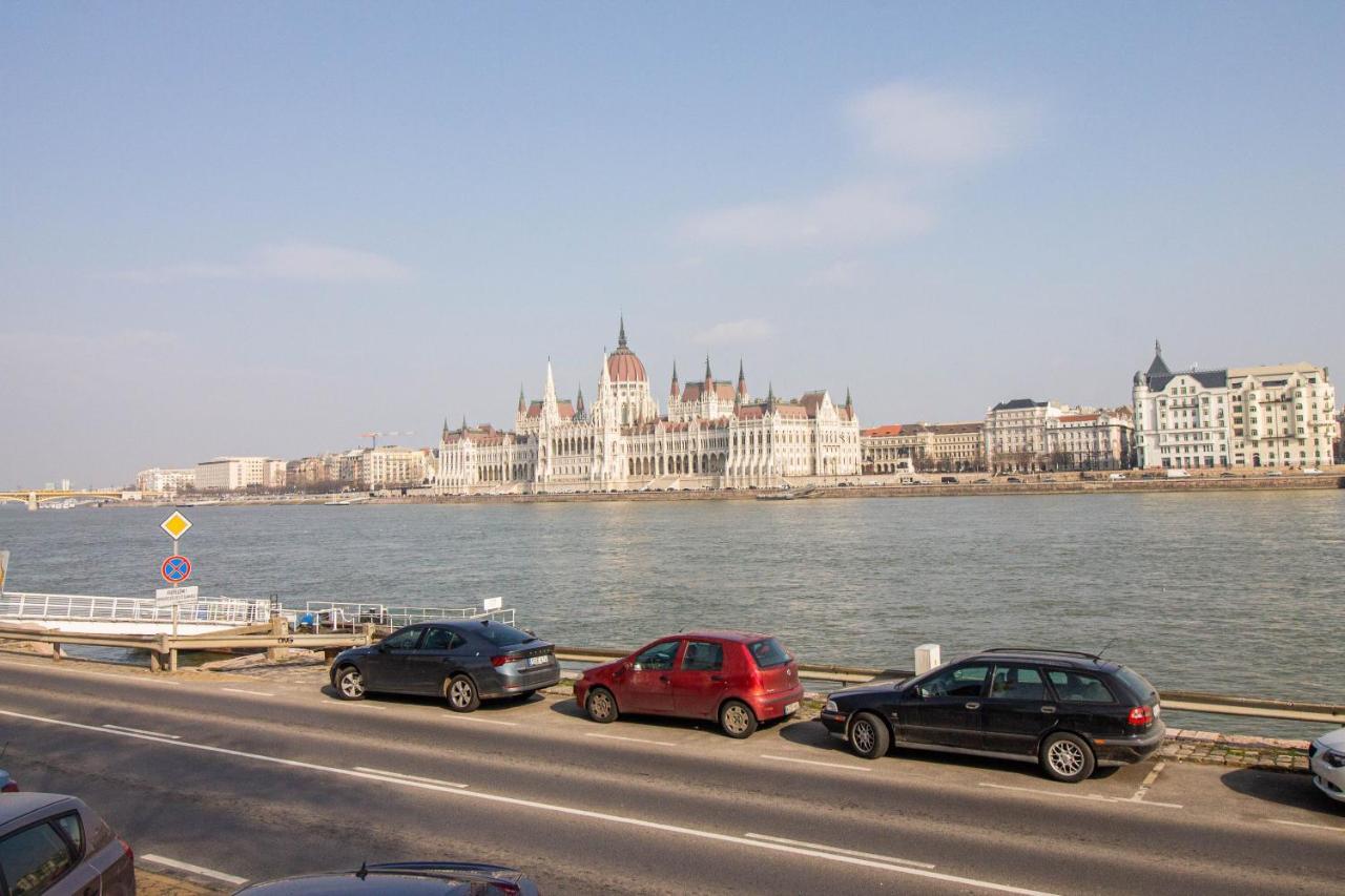 The River Budapest Luaran gambar